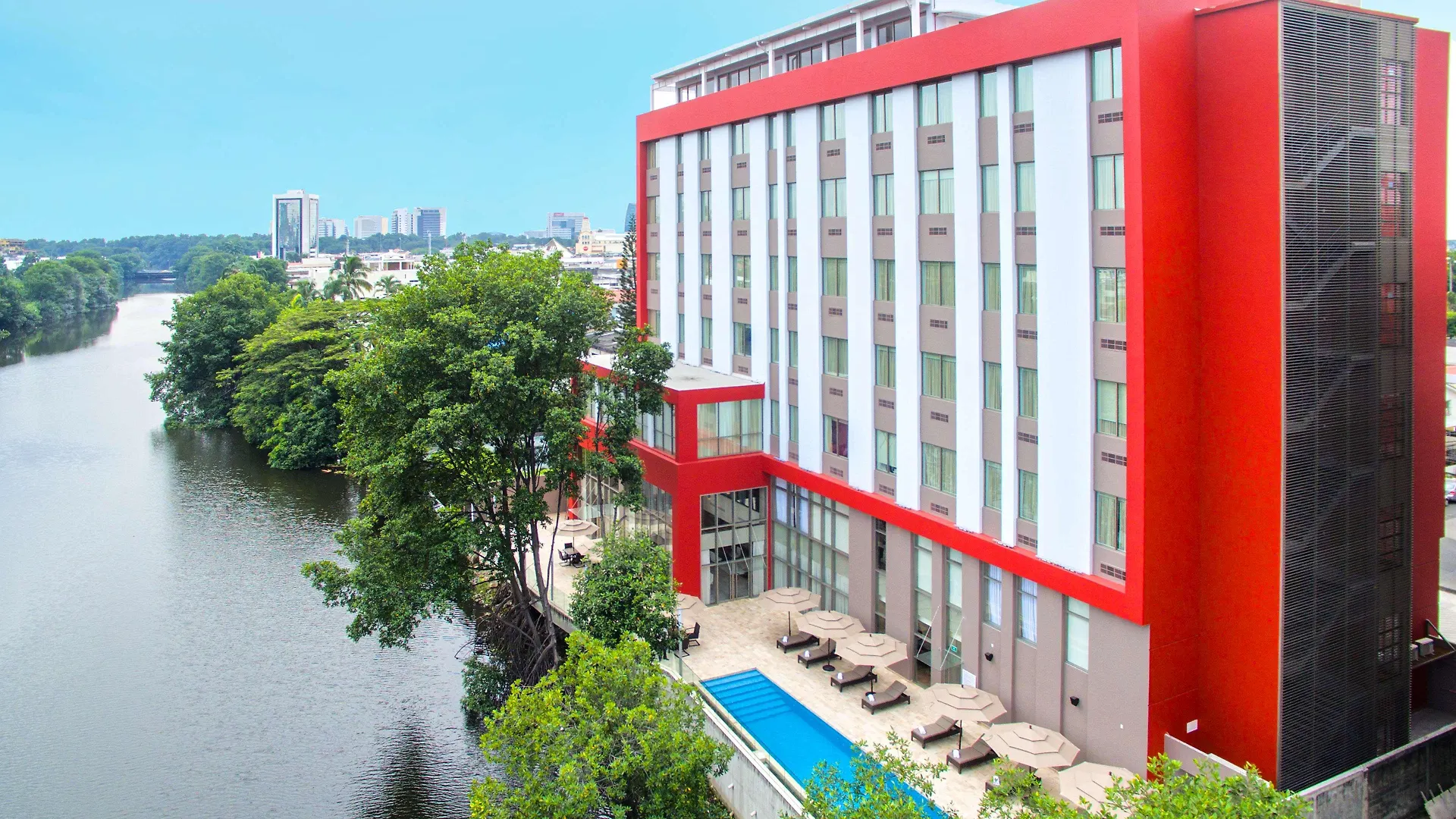 Radisson Hotel Guayaquil contacts